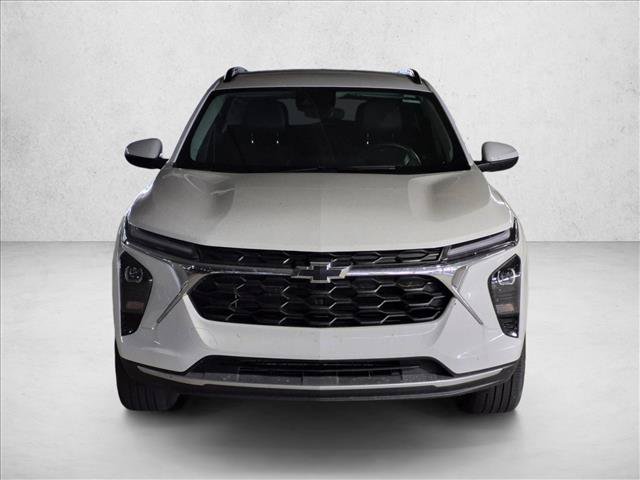 Used 2024 Chevrolet Trax LT w/ Driver Confidence Package FWD image 2
