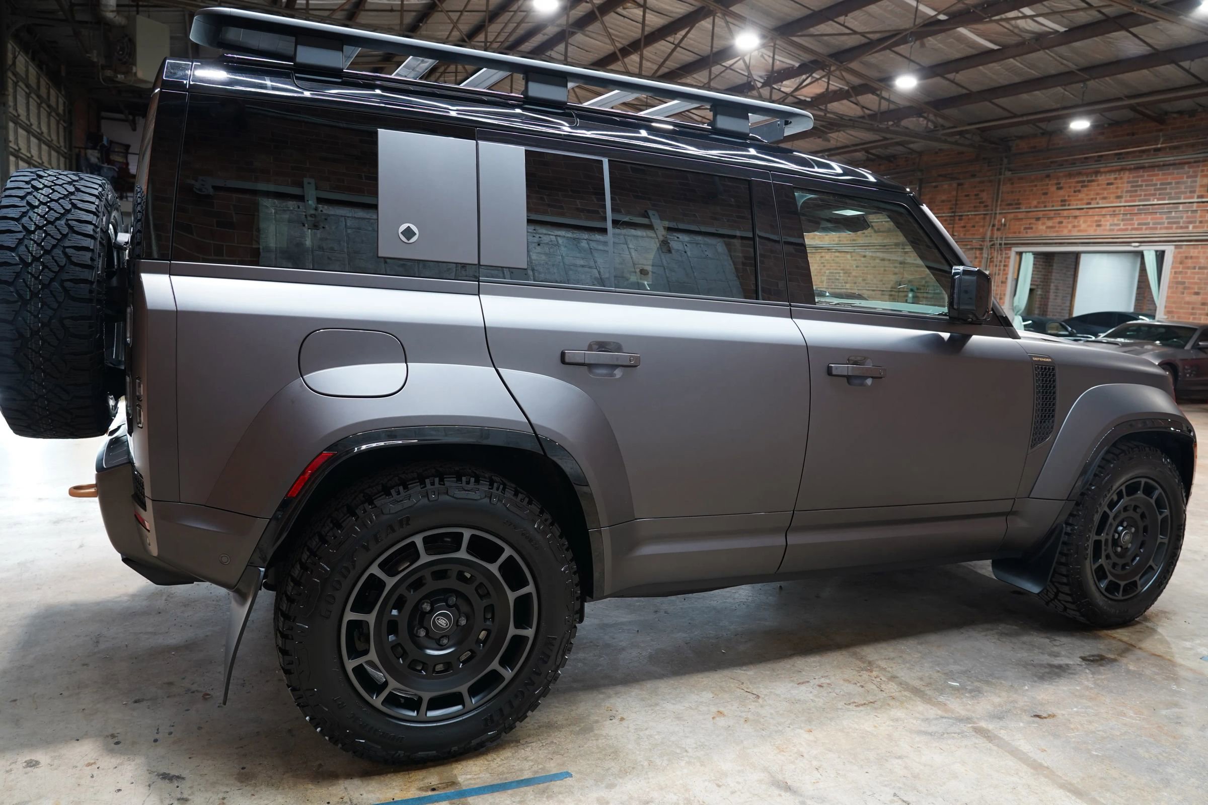 Used 2025 Land Rover Defender 110 image 22