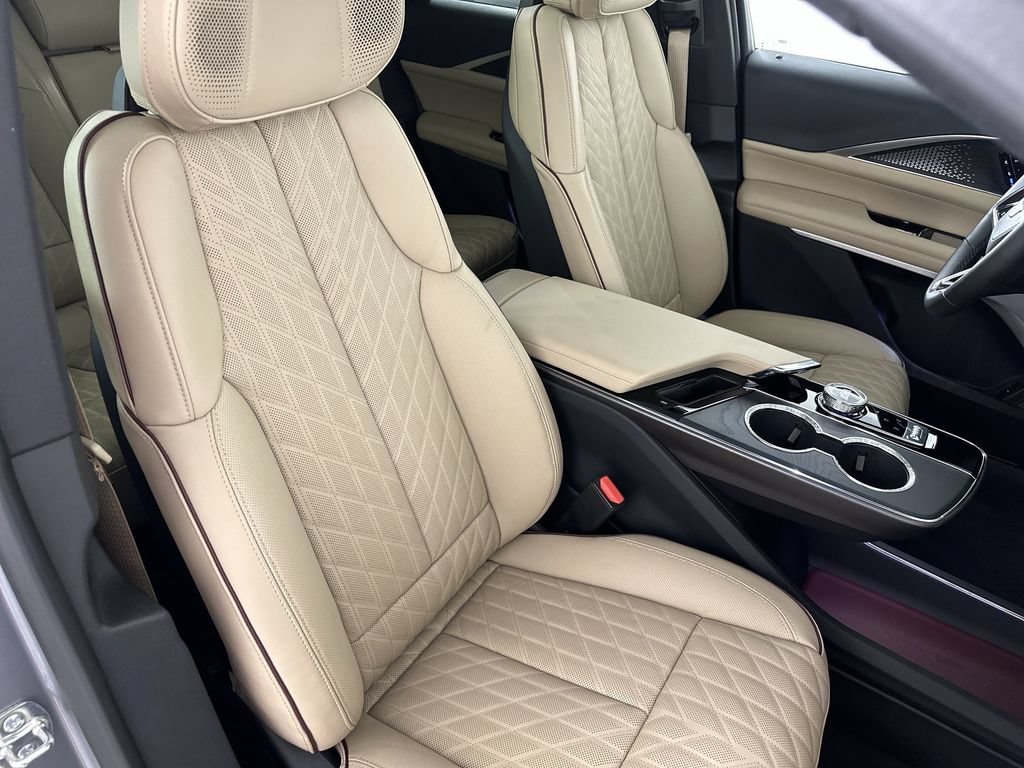 Used 2026 Cadillac Lyriq Signature Luxury w/ Nappa Leather Package RWD image 31