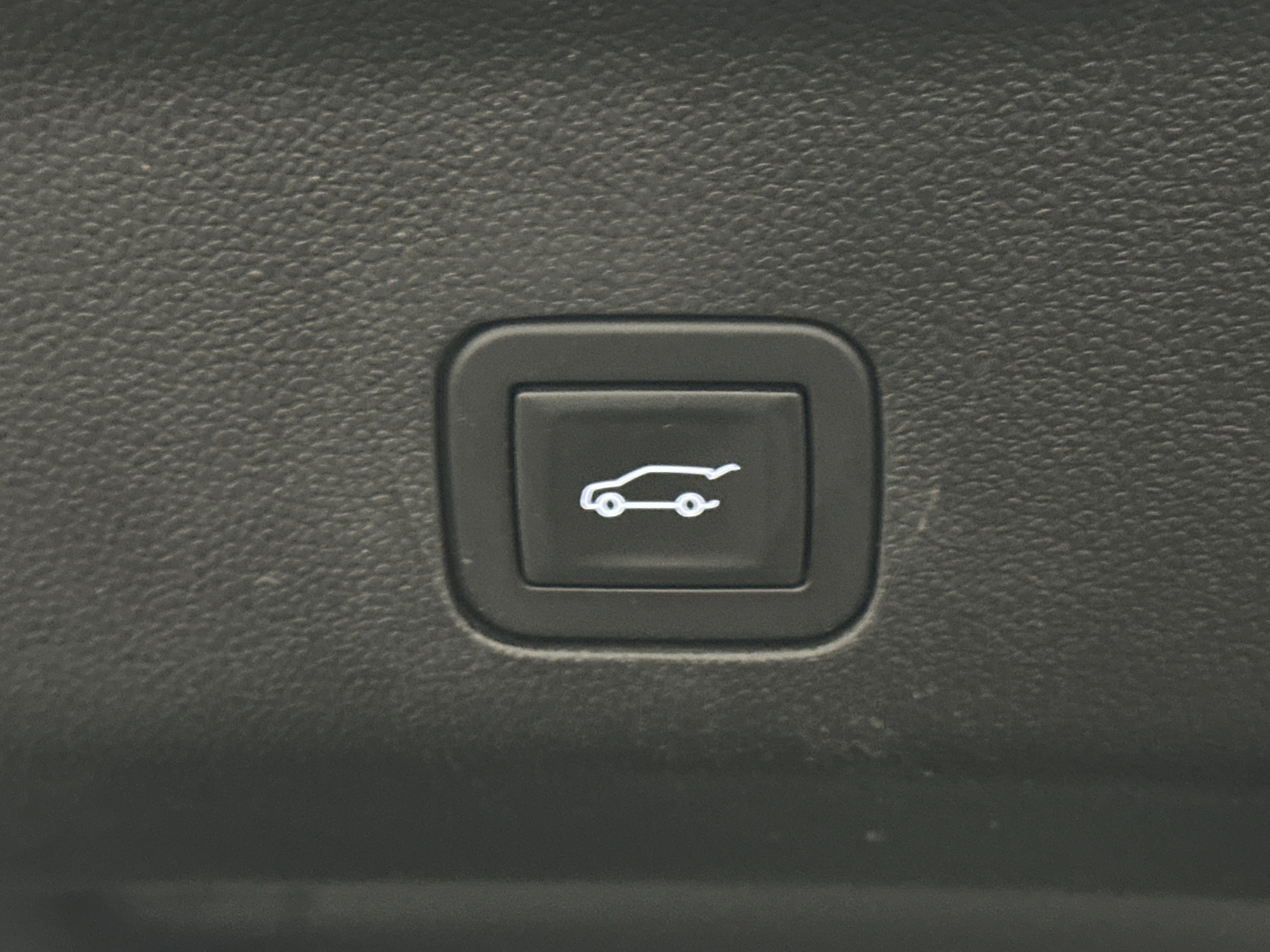 Used 2025 Chevrolet Tahoe LT image 17