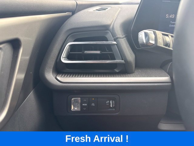Used 2026 Chevrolet Traverse LT FWD image 9