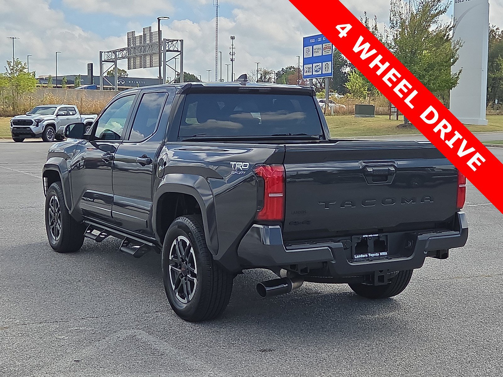 Used 2025 Toyota Tacoma TRD Sport AWD/4WD image 4