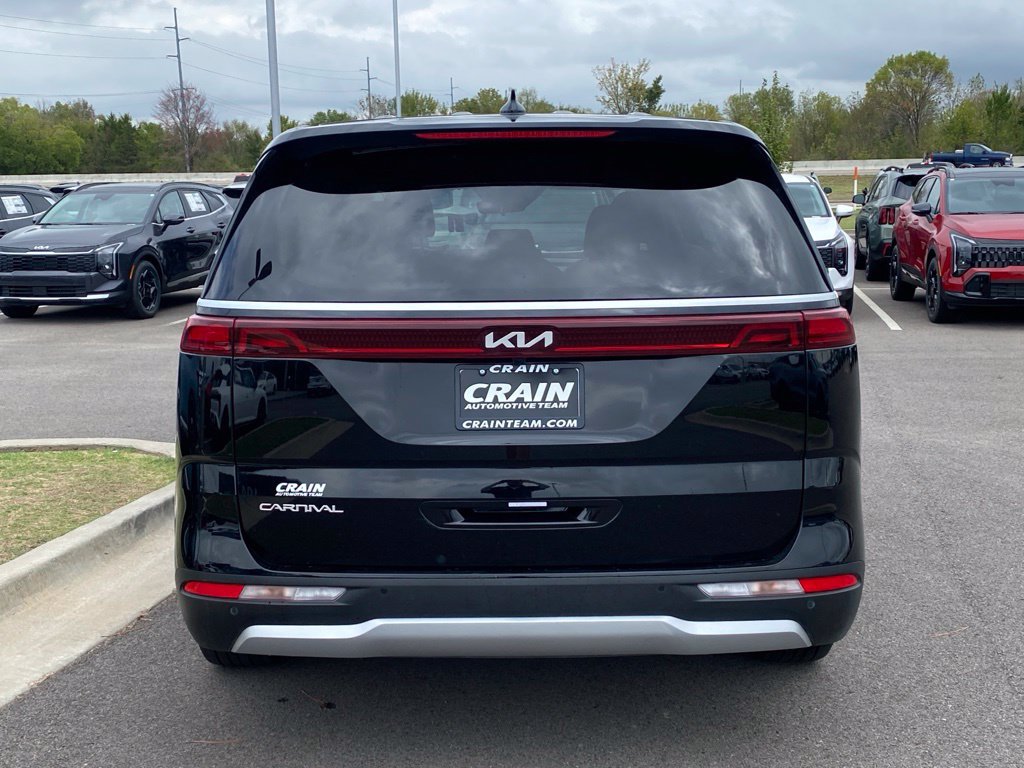 Certified 2024 Kia Carnival LX FWD image 6