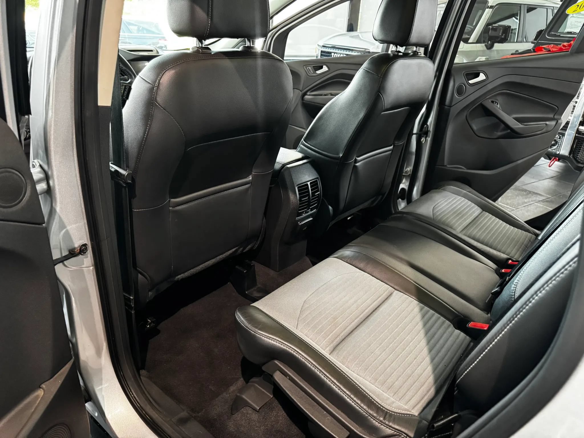 Used 2017 Ford Escape SE w/ Equipment Group 201A FWD image 17