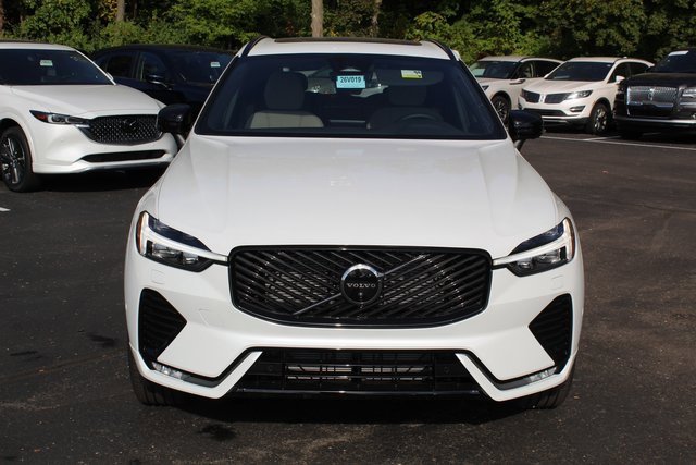 New 2026 Volvo XC60 B5 Plus w/ Climate Package image 8