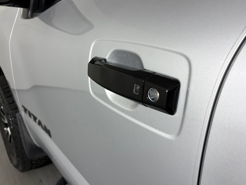 Used 2021 Nissan Titan SV w/ SV Convenience Package AWD/4WD image 15