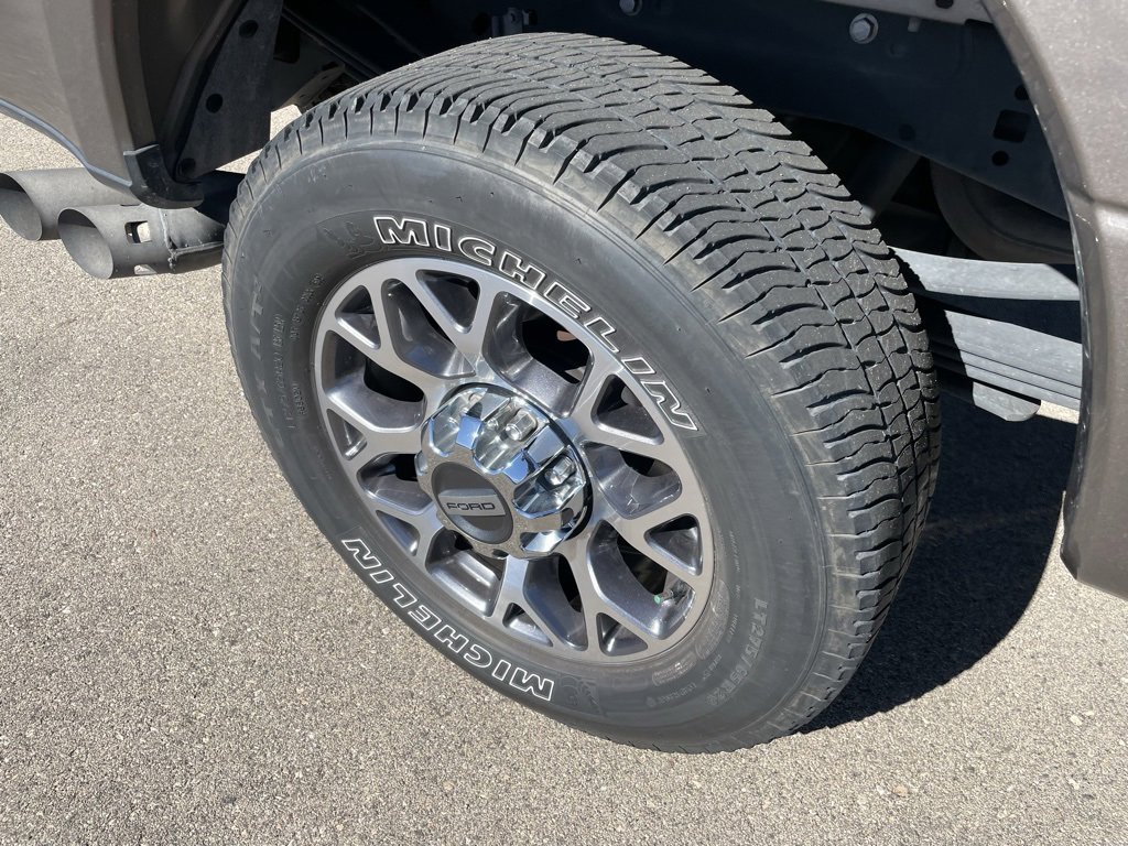 Used 2022 Ford F350 Lariat w/ Lariat Ultimate Package image 3