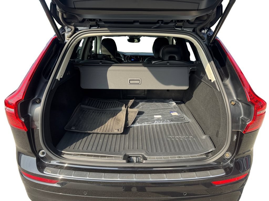 Certified 2023 Volvo XC60 B5 Core w/ Climate Package AWD/4WD image 6