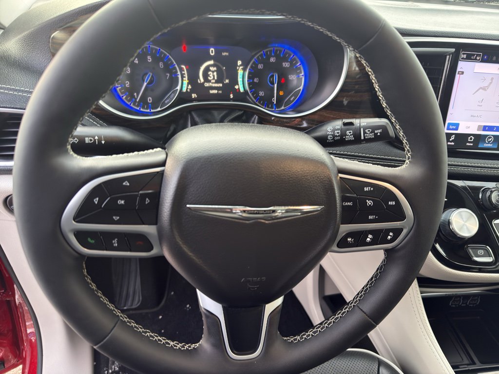 Used 2024 Chrysler Pacifica Limited image 15