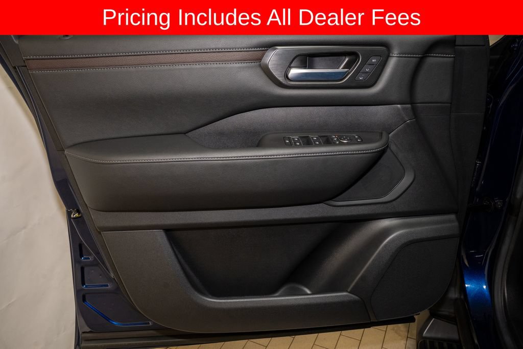 Certified 2025 Nissan Armada SL w/ Captain's Chari Seat Package AWD/4WD image 14