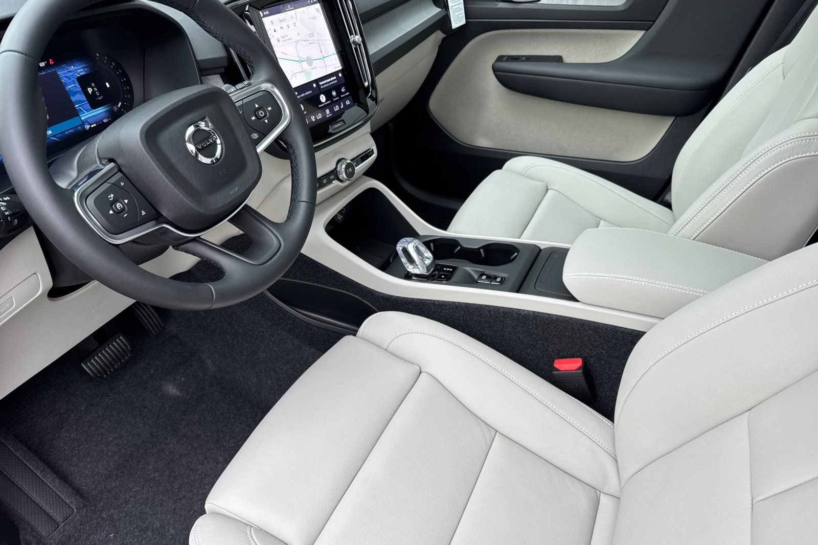 New 2026 Volvo XC40 B5 Plus w/ Protection Package Premier AWD/4WD image 9