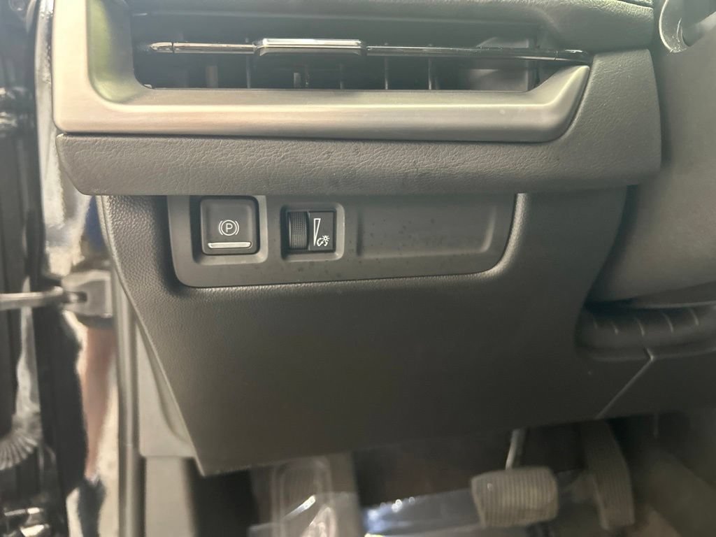 Used 2025 Cadillac XT4 Premium Luxury FWD image 45