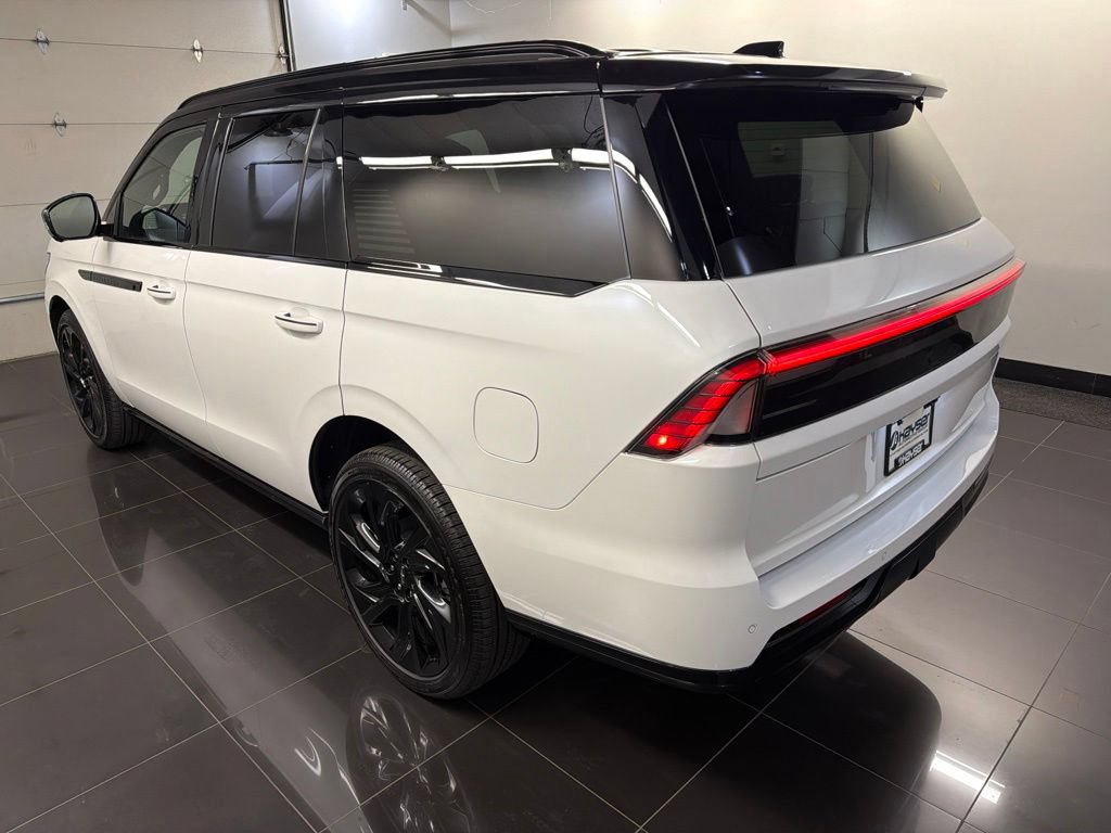 New 2027 Lincoln Navigator Black Label AWD/4WD image 4