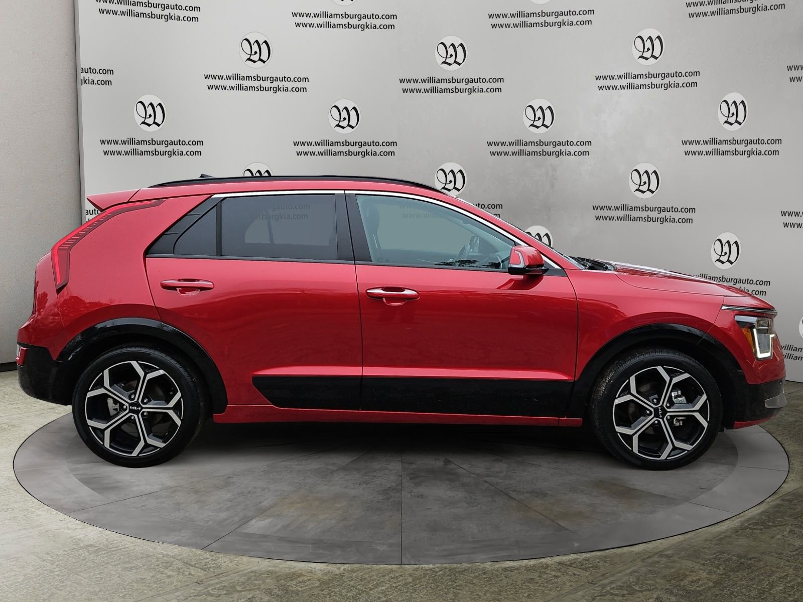 Used 2023 Kia Niro SX Touring image 6