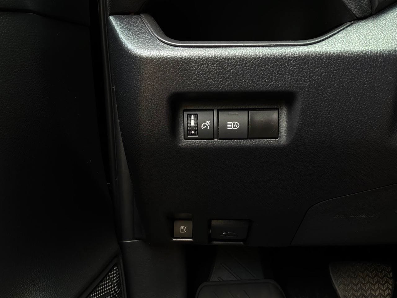 Used 2024 Toyota RAV4 AWD Hybrid image 25