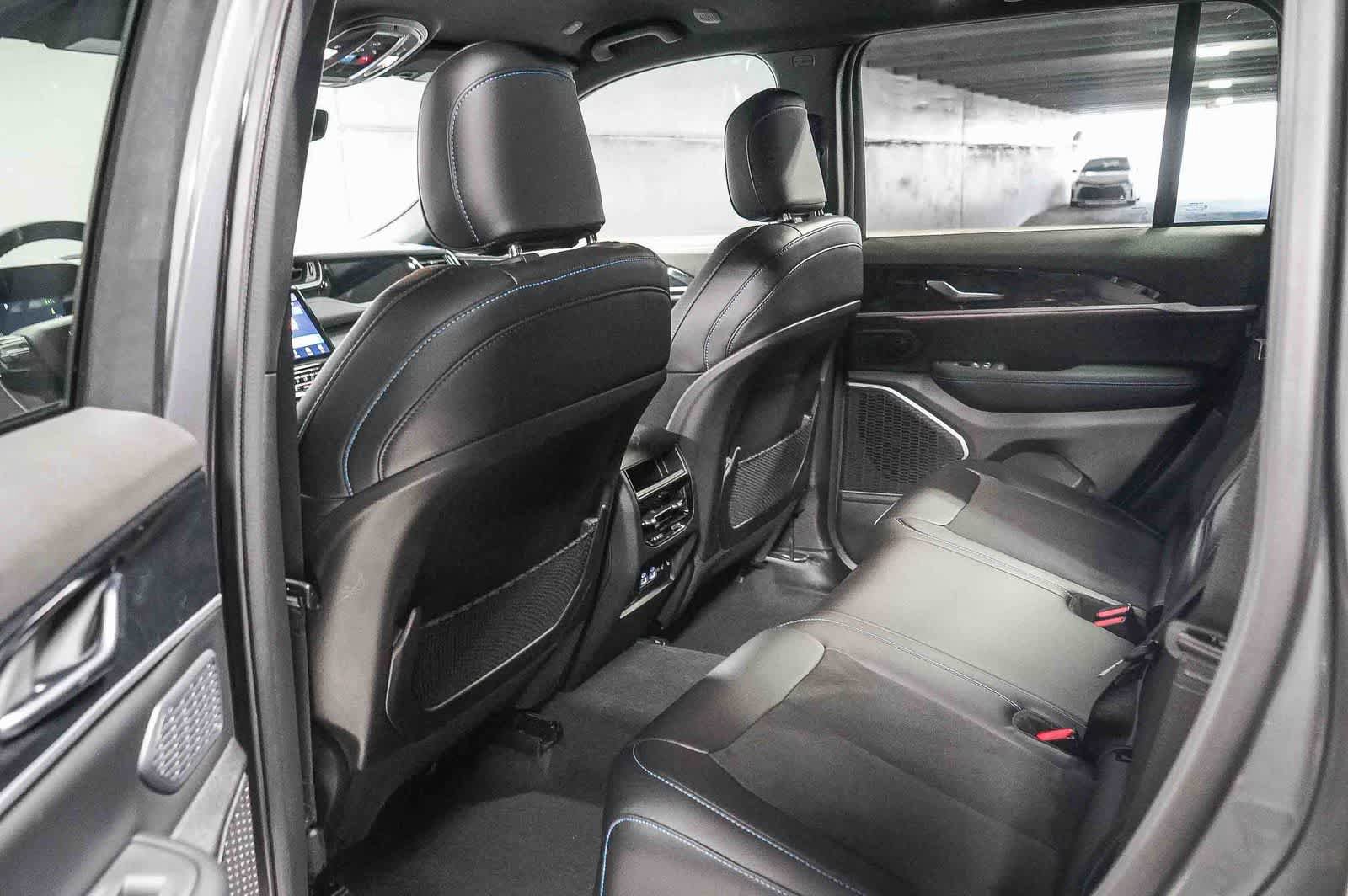 Used 2023 Jeep Grand Cherokee Trailhawk AWD/4WD image 18
