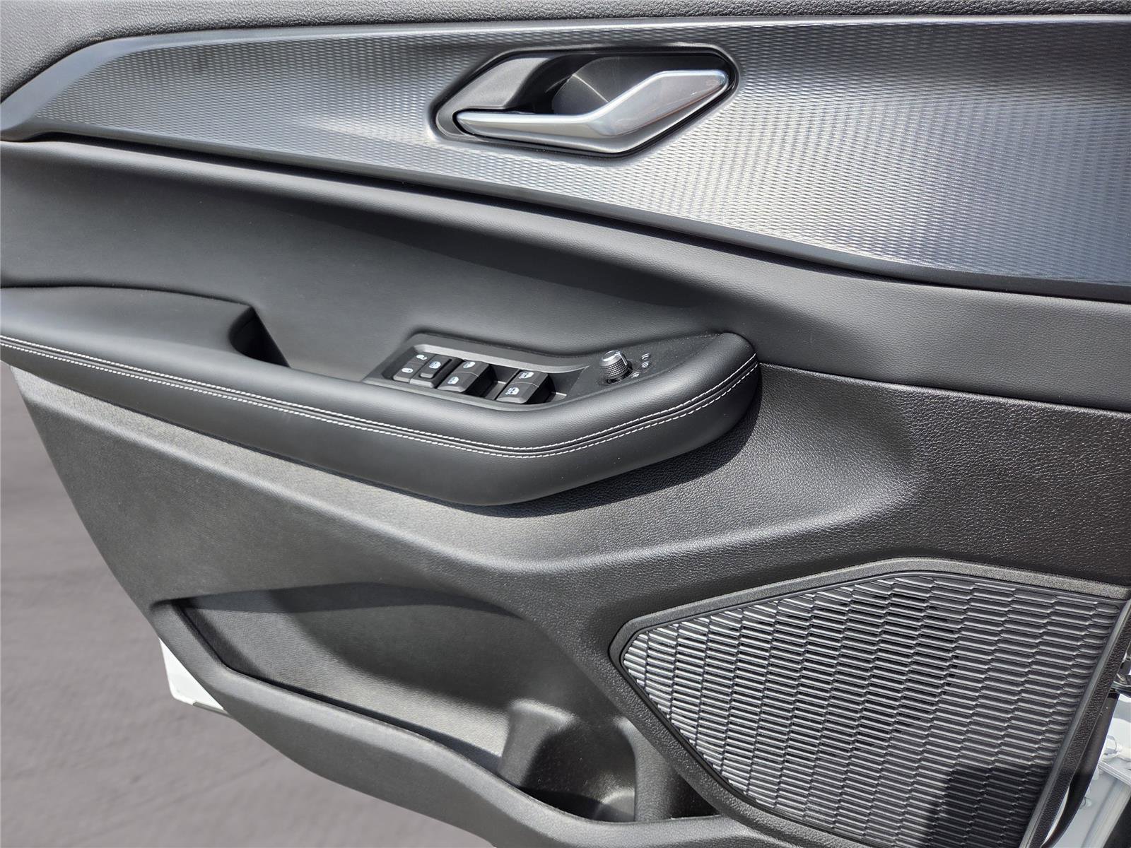 New 2025 Jeep Grand Cherokee Altitude RWD image 21