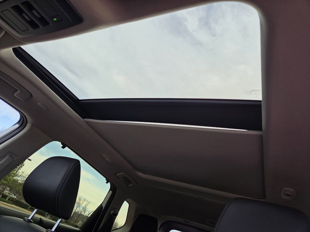 Certified 2025 Nissan Rogue Platinum w/ Tech Package image 11