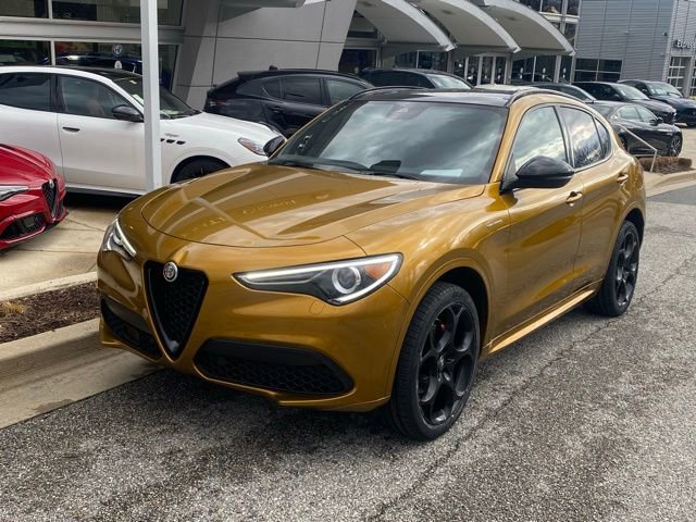 Used 2022 Alfa Romeo Stelvio Veloce image 2