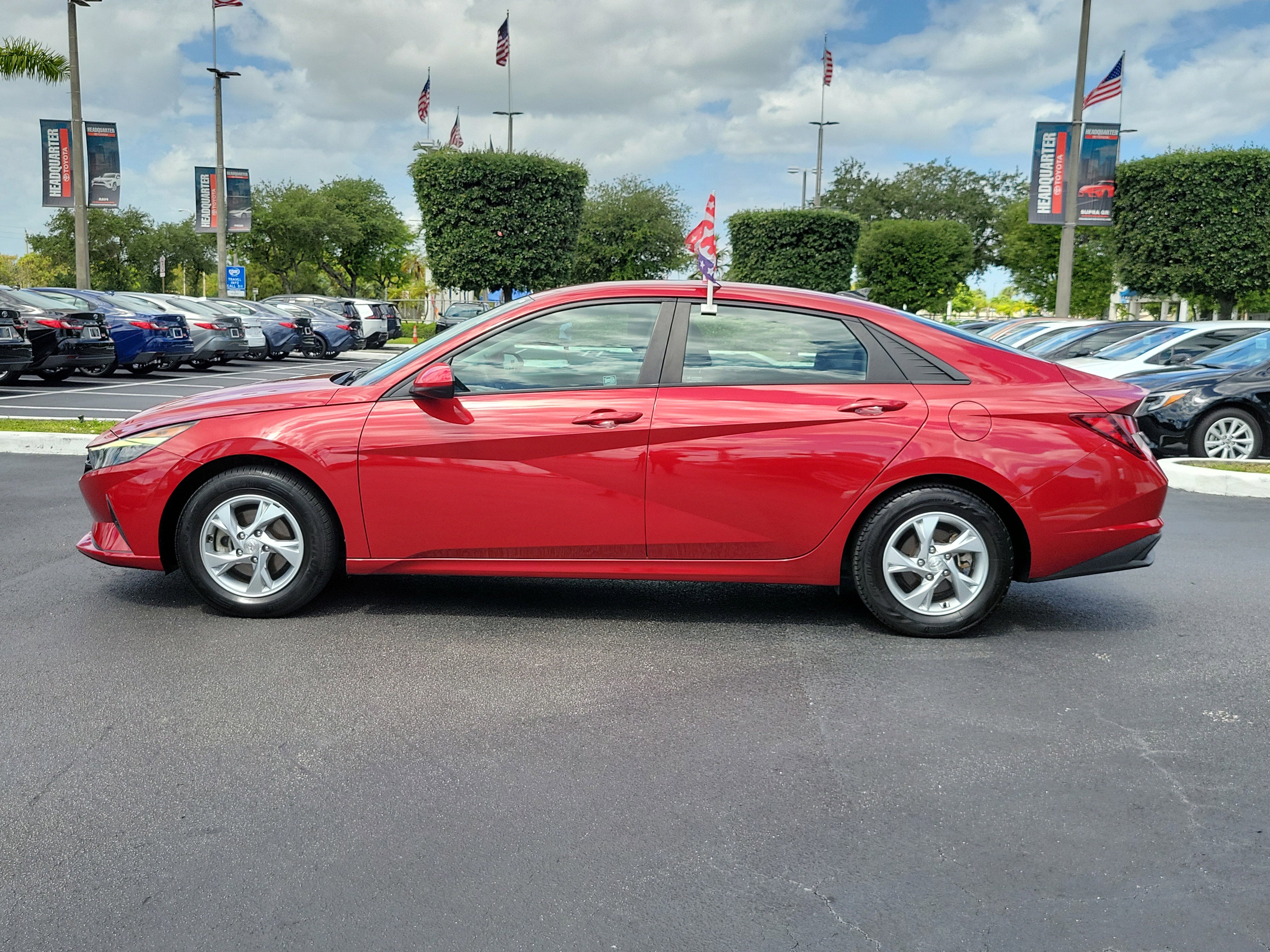 Used 2021 Hyundai Elantra SE w/ Cargo Package FWD image 7