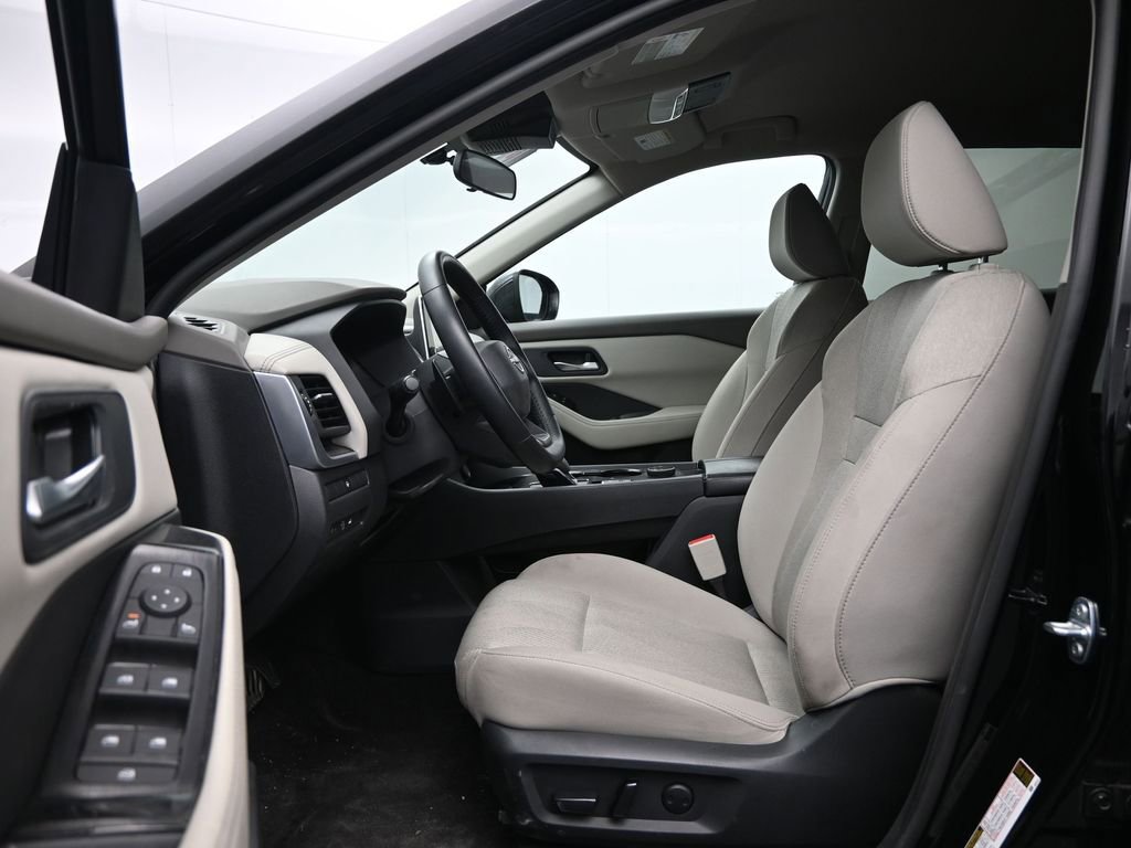 Used 2025 Nissan Rogue SV AWD/4WD image 24