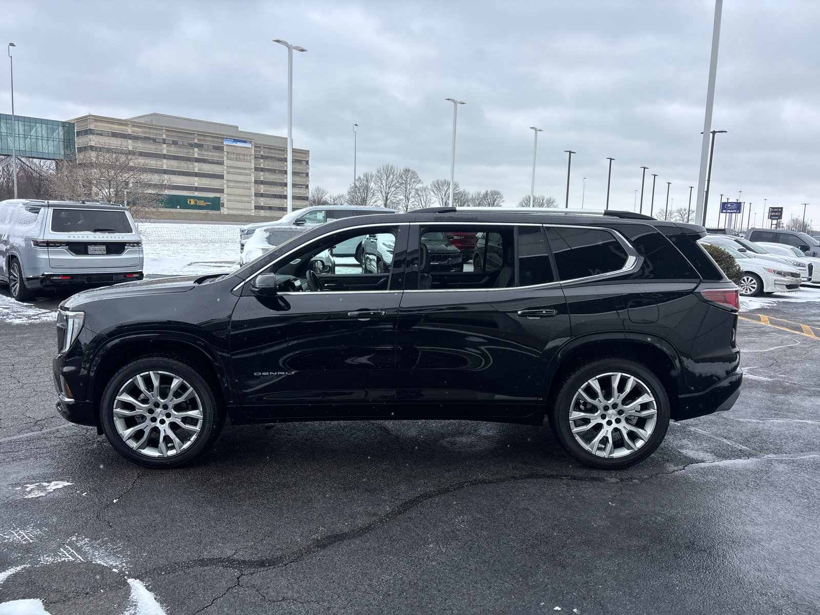 Used 2025 GMC Acadia Denali w/ Super Cruise Package image 4