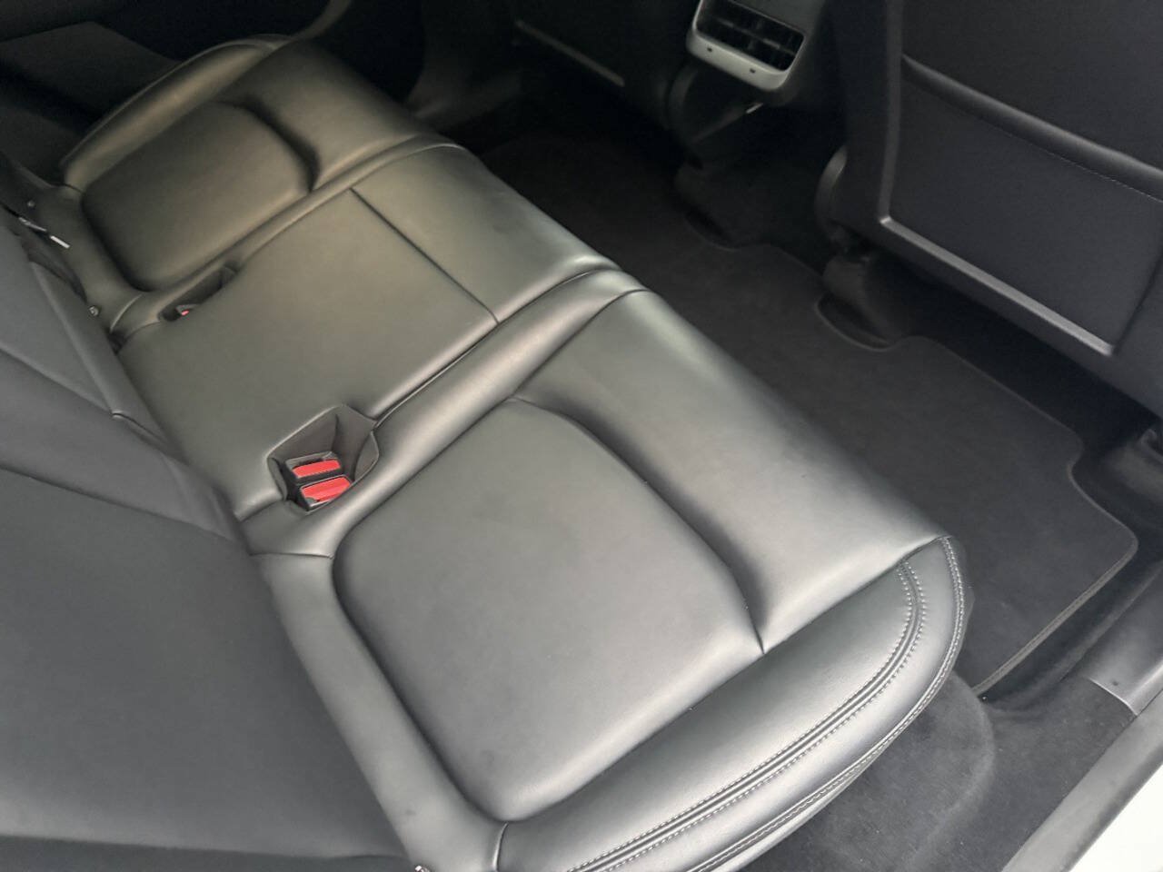 Used 2021 Tesla Model Y Long Range AWD/4WD image 23