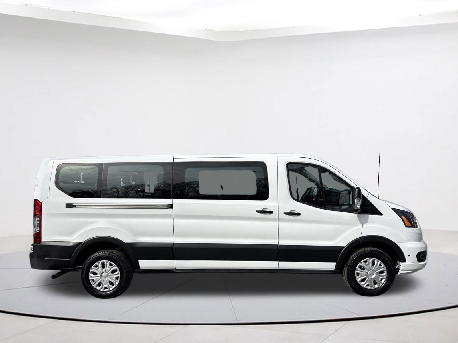 Used 2025 Ford Transit 350 XLT image 8