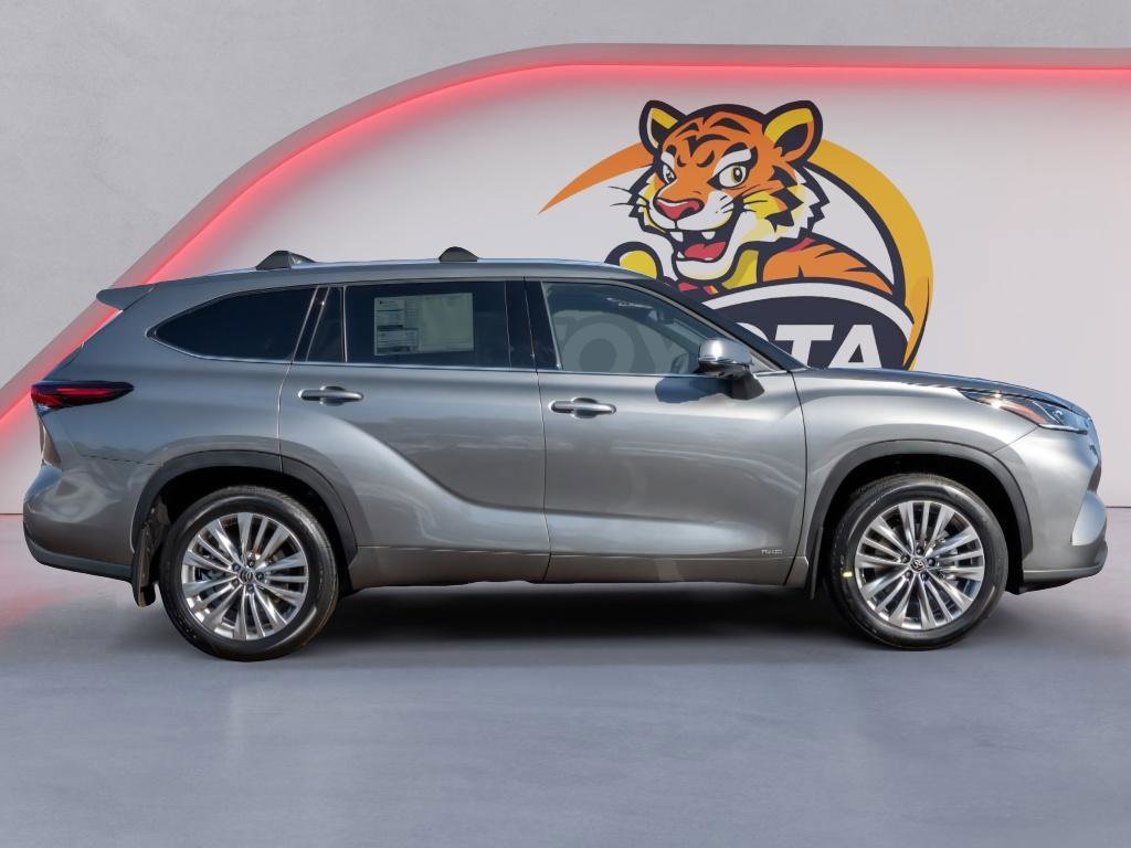 New 2026 Toyota Highlander Platinum image 4
