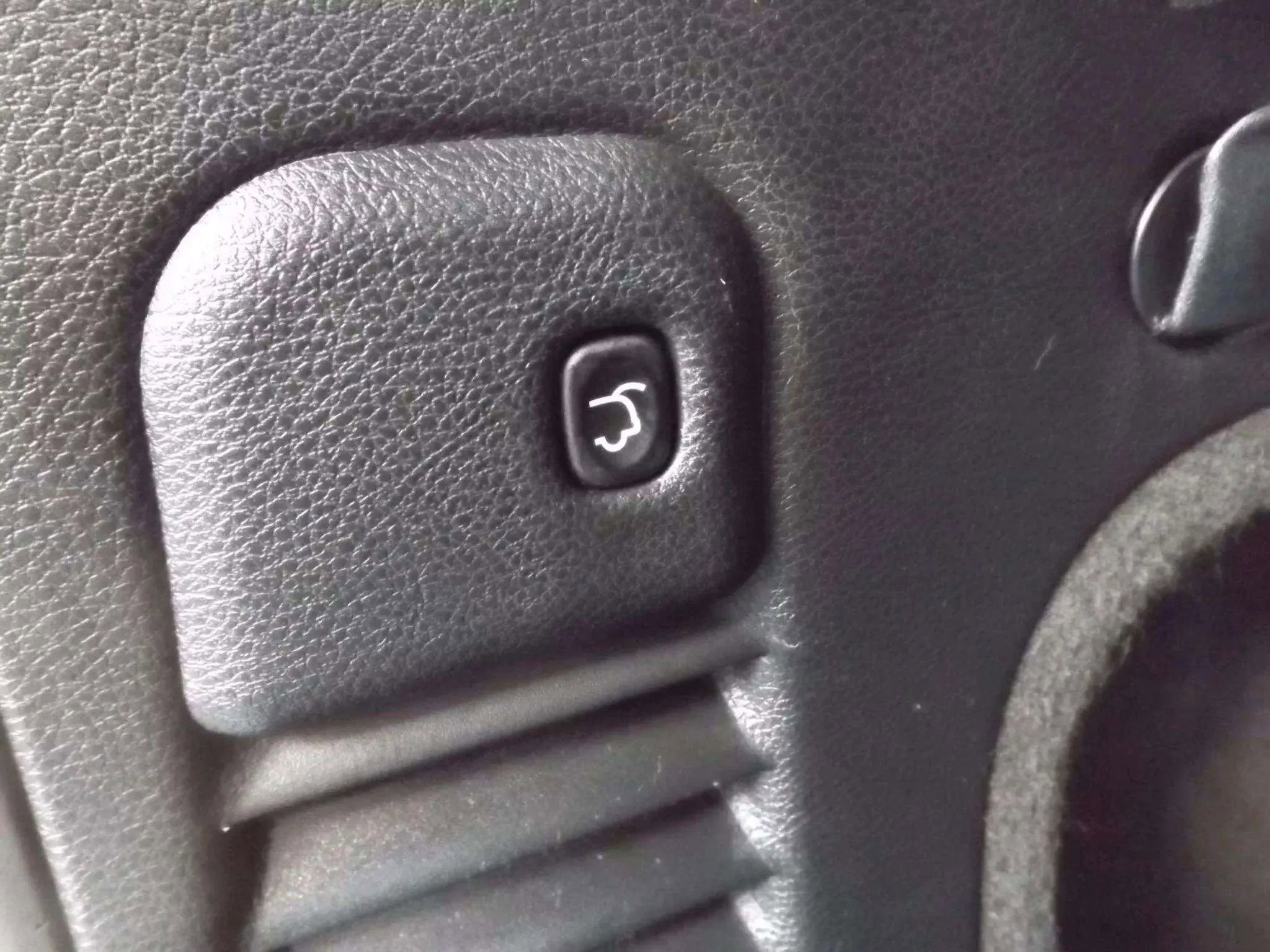 Used 2019 Jeep Grand Cherokee Limited image 16