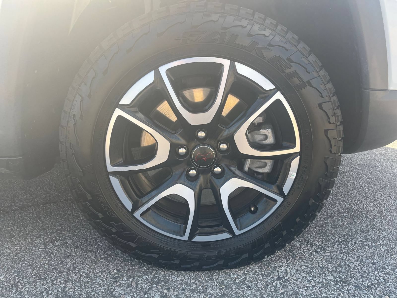 Used 2025 Jeep Compass Trailhawk AWD/4WD image 24