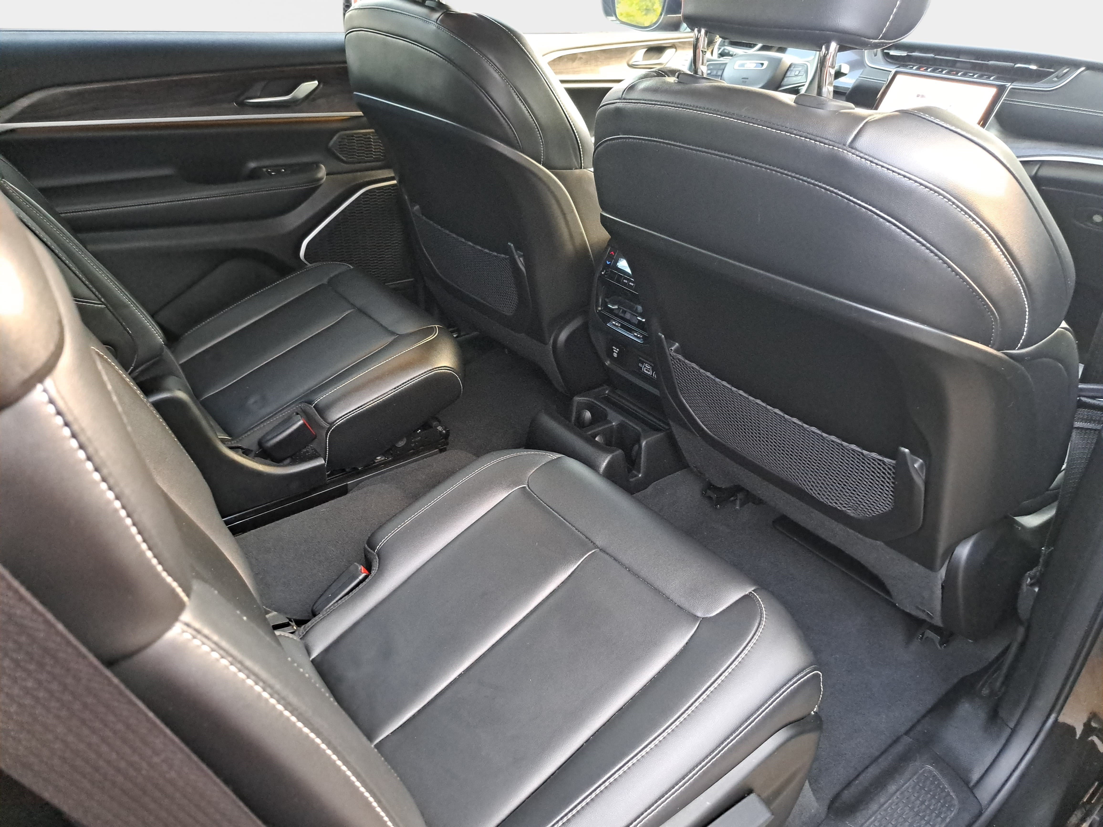Used 2022 Jeep Grand Cherokee L Limited RWD image 11