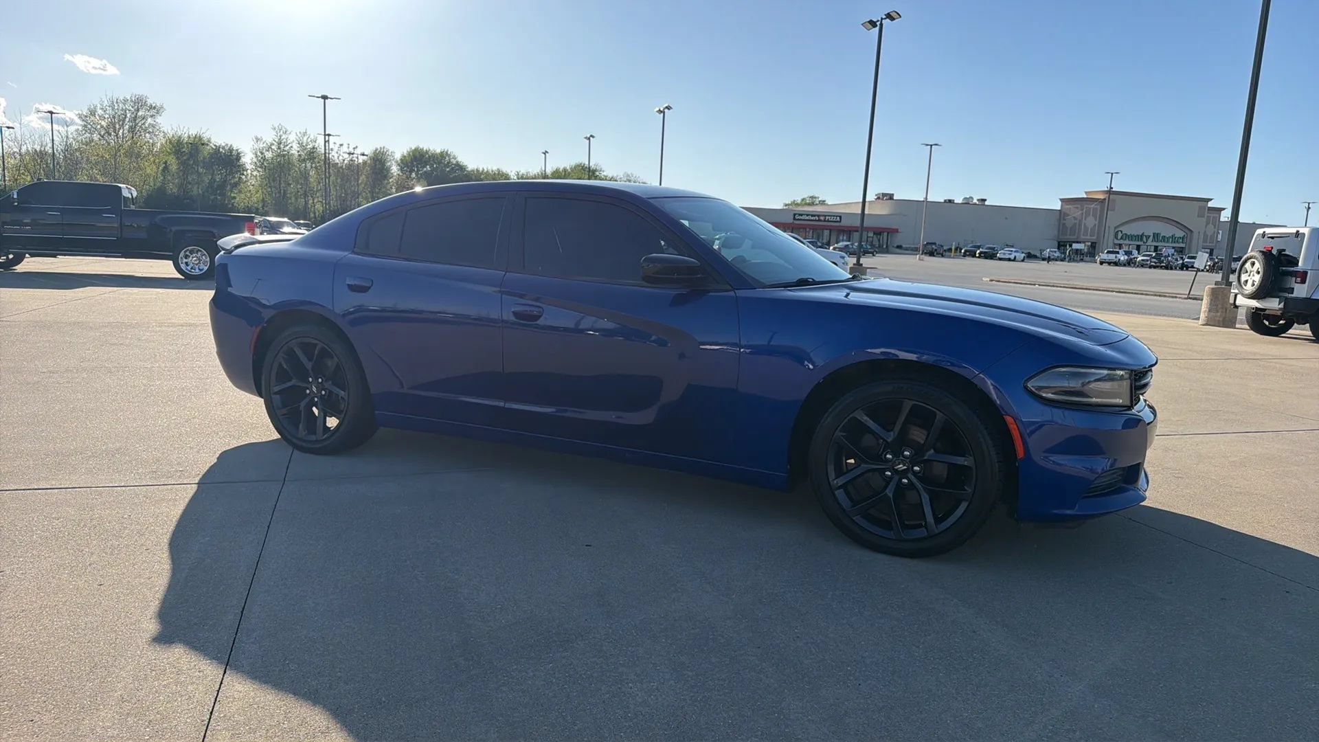 Used 2019 Dodge Charger SXT w/ Blacktop Package RWD image 26