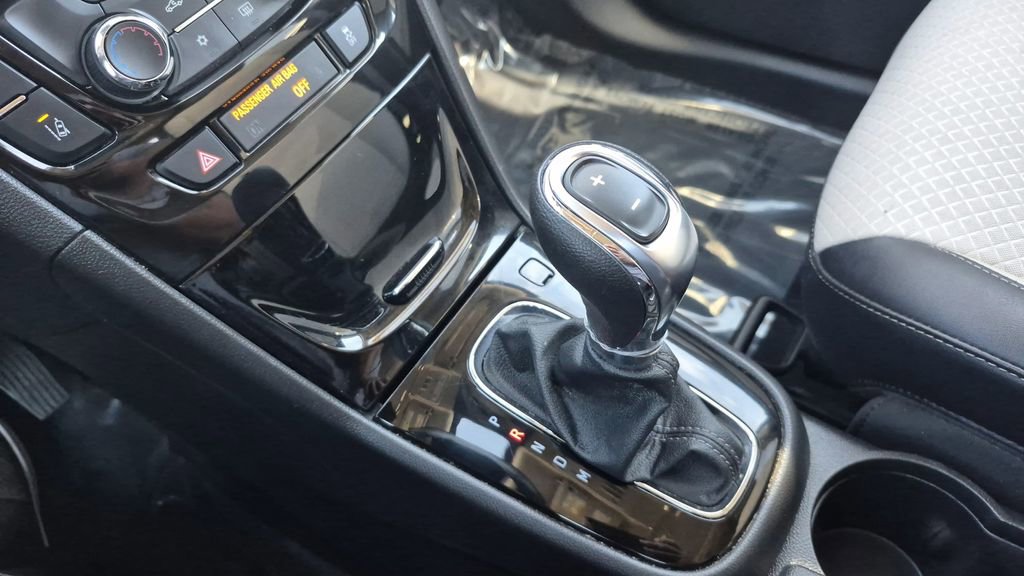 Used 2022 Buick Encore Preferred w/ Safety Package II image 24