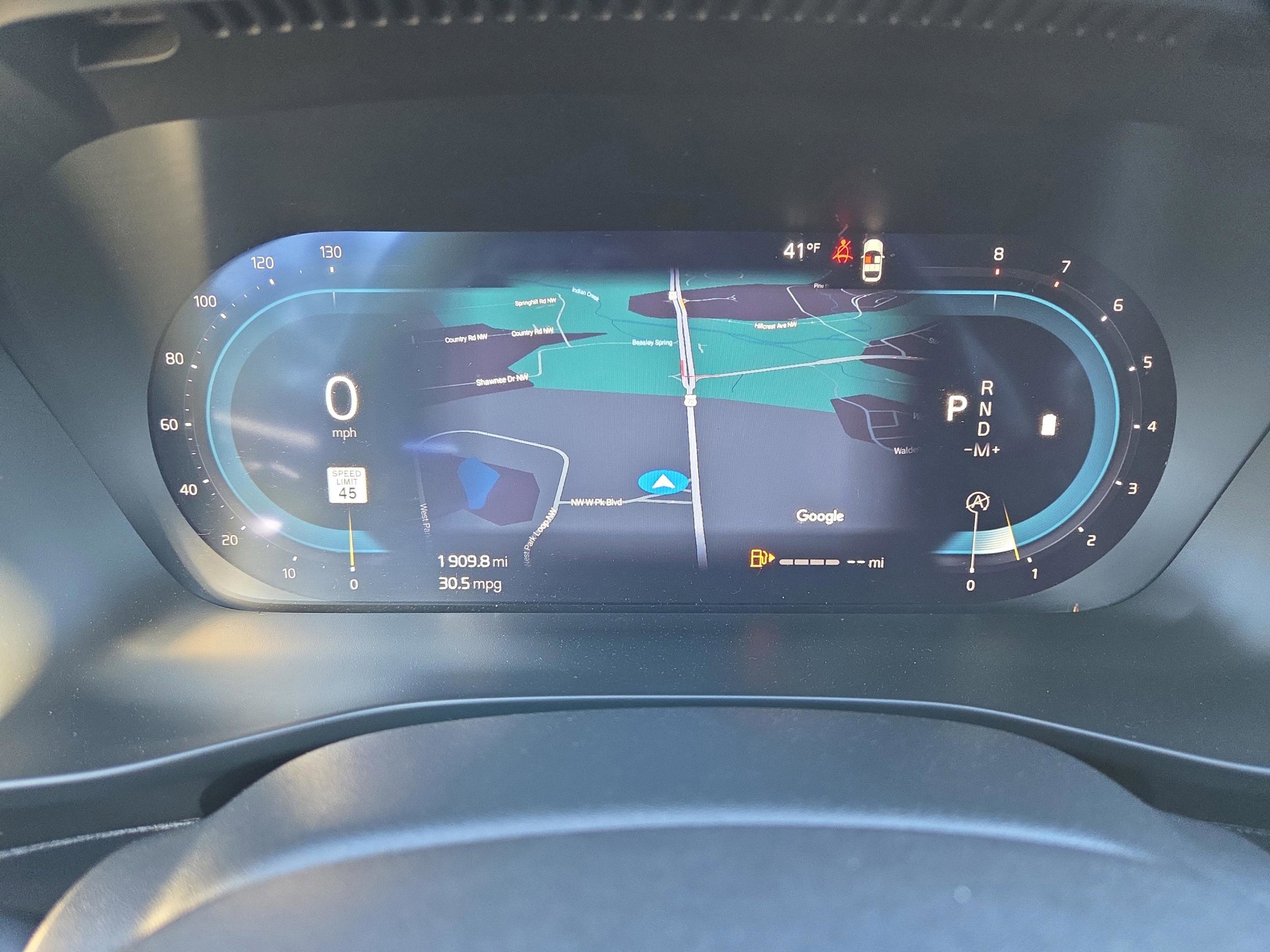 Used 2025 Volvo XC40 B5 Plus image 16