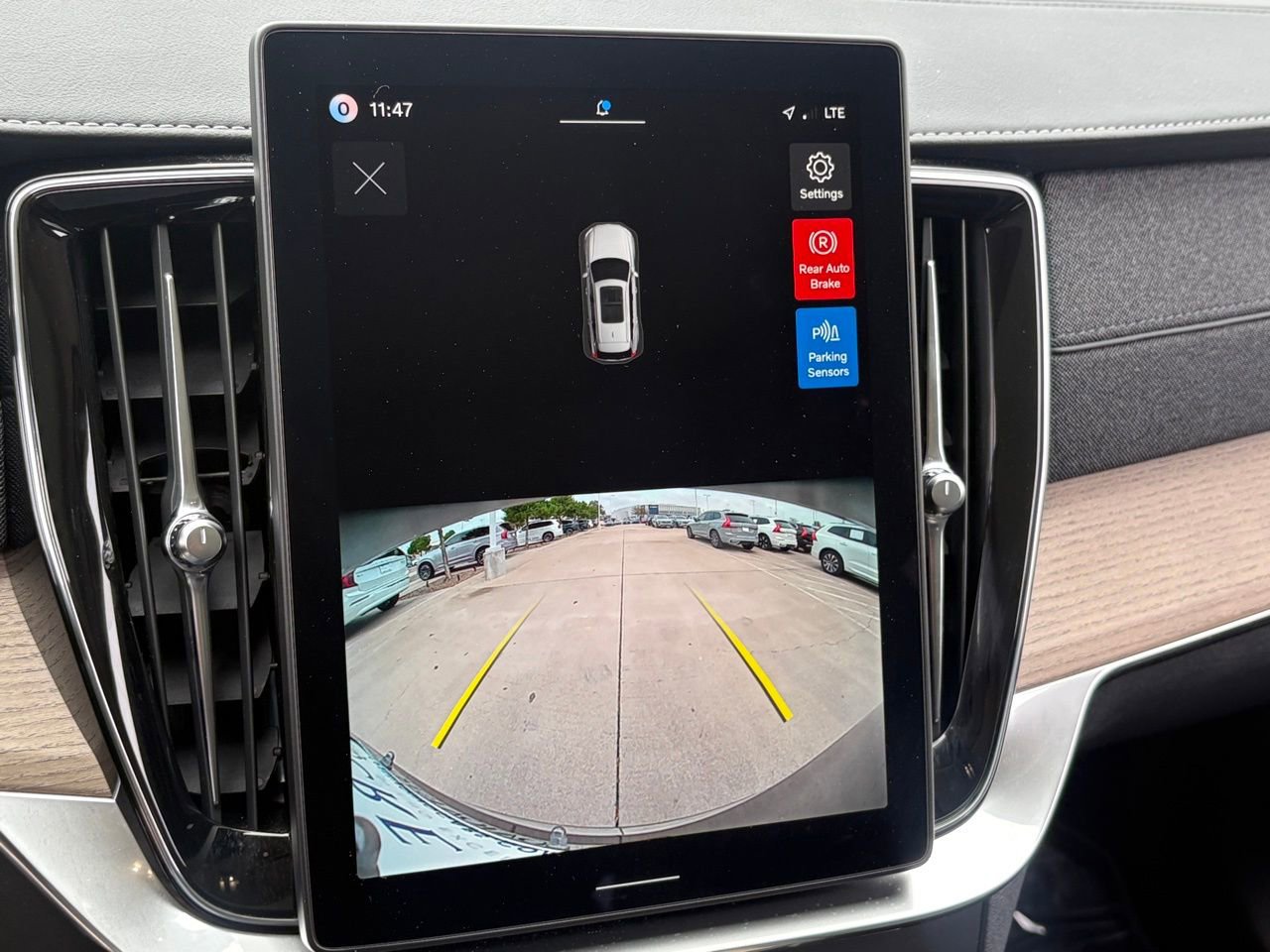 New 2026 Volvo XC90 B5 Core w/ Protection Package Premier image 24