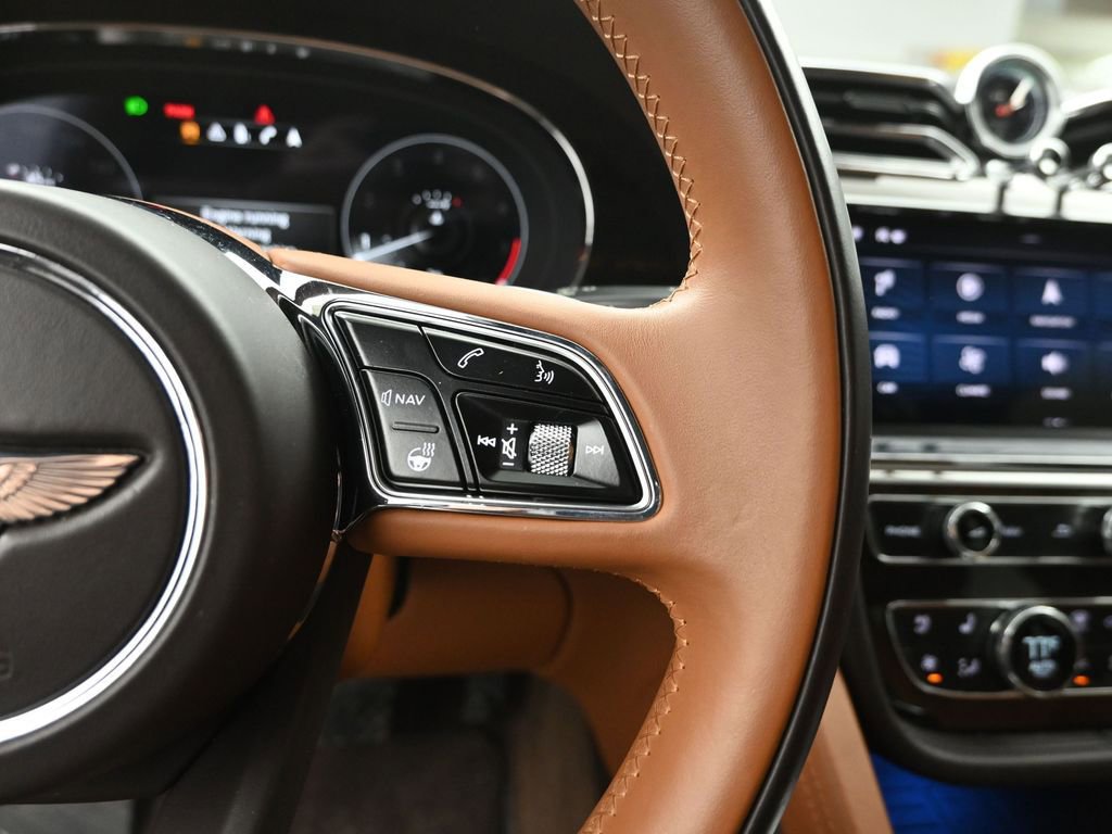 Used 2021 Bentley Bentayga image 18