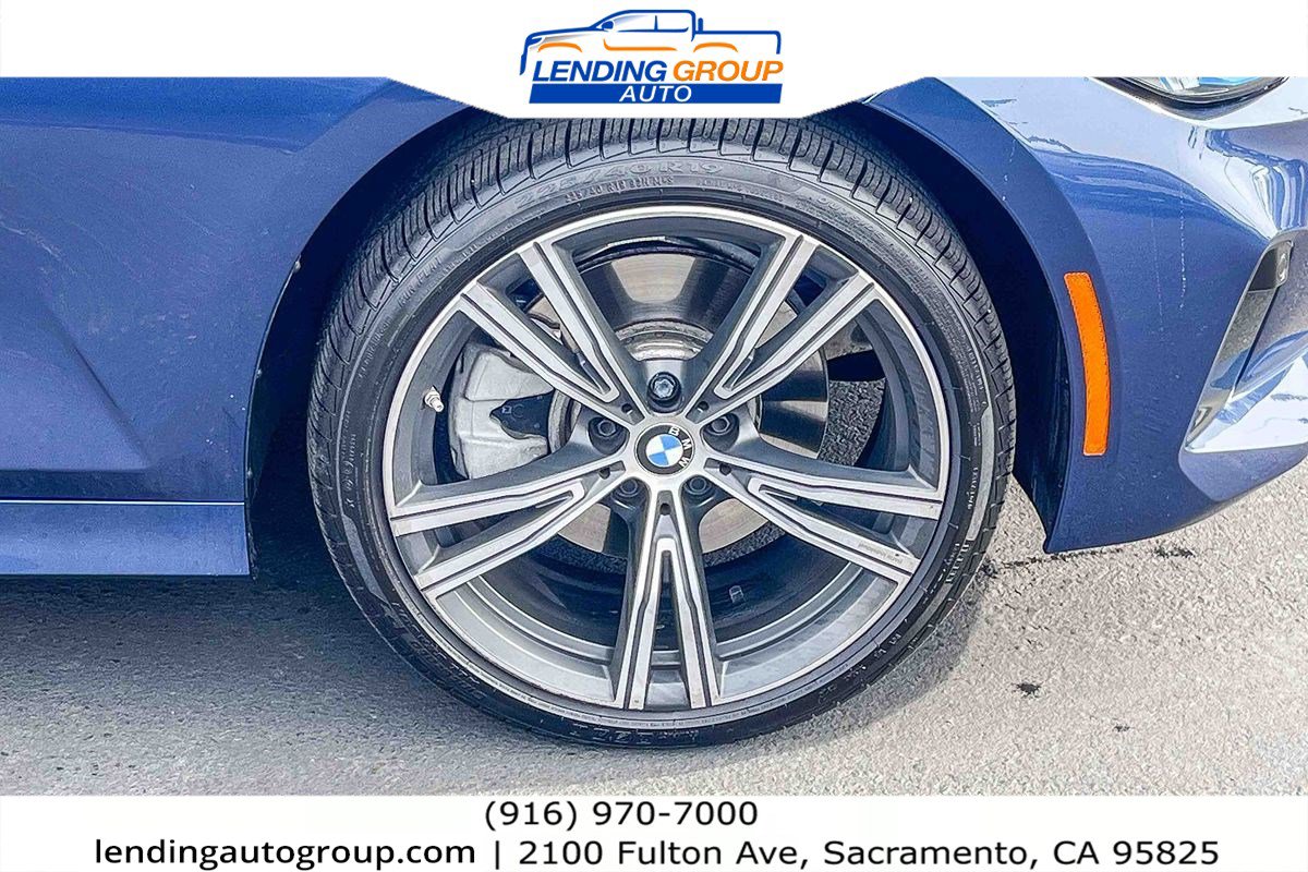 Used 2024 BMW 330i Sedan w/ Premium Package image 9