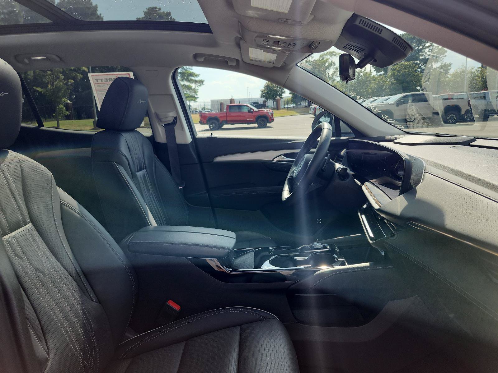Used 2024 Buick Envision Avenir AWD/4WD image 9