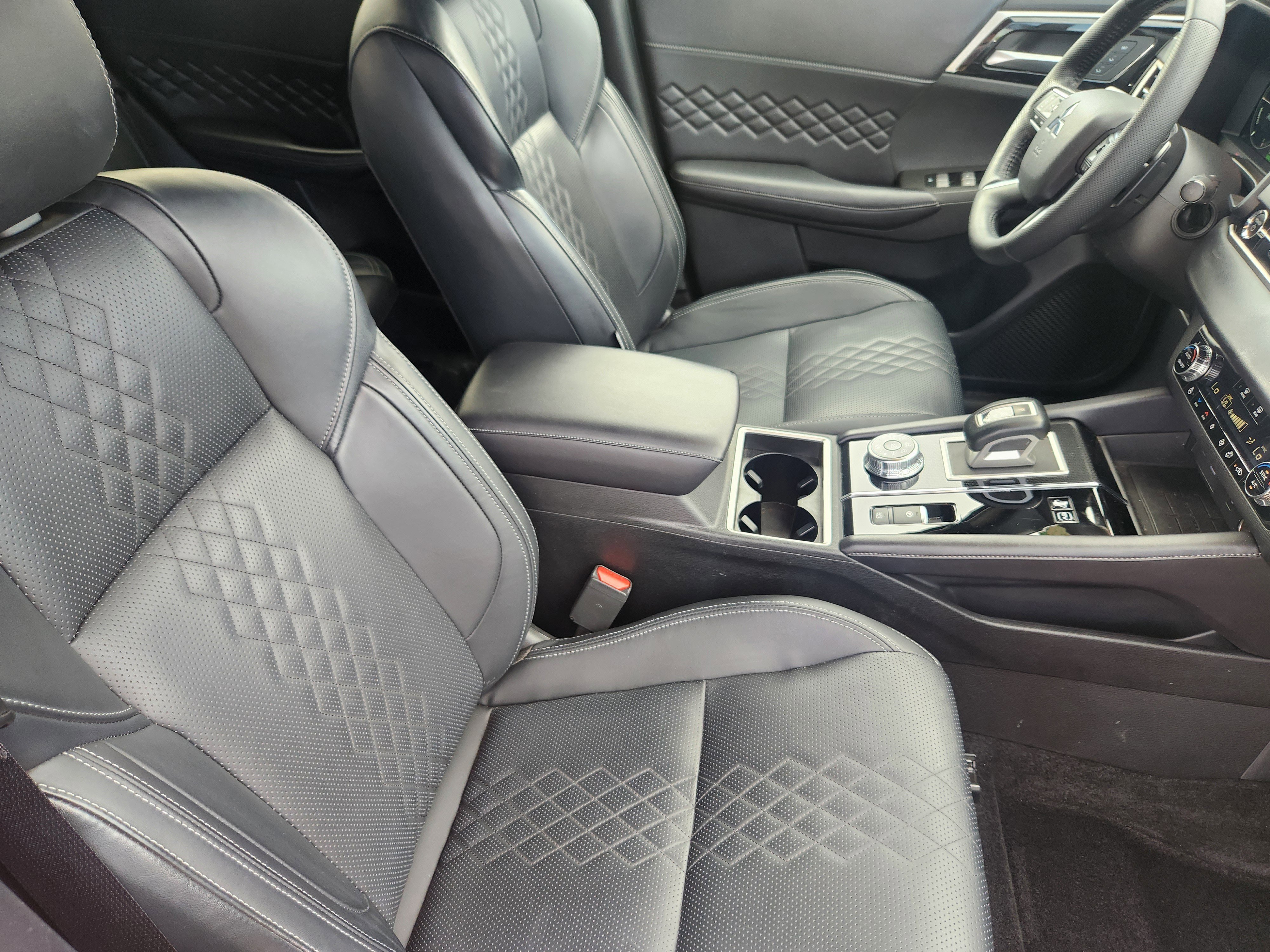 Used 2025 Mitsubishi Outlander SEL AWD/4WD image 10
