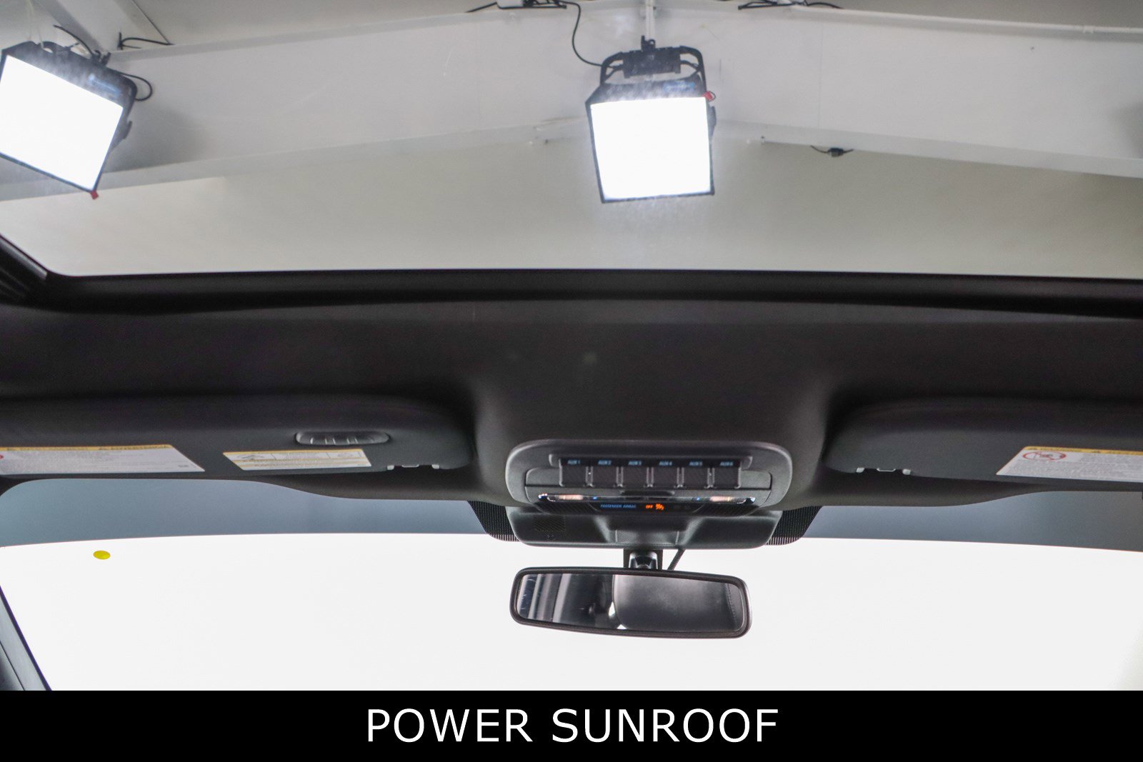 Used 2025 Ford F450 Platinum w/ FX4 Off-Road Package image 24