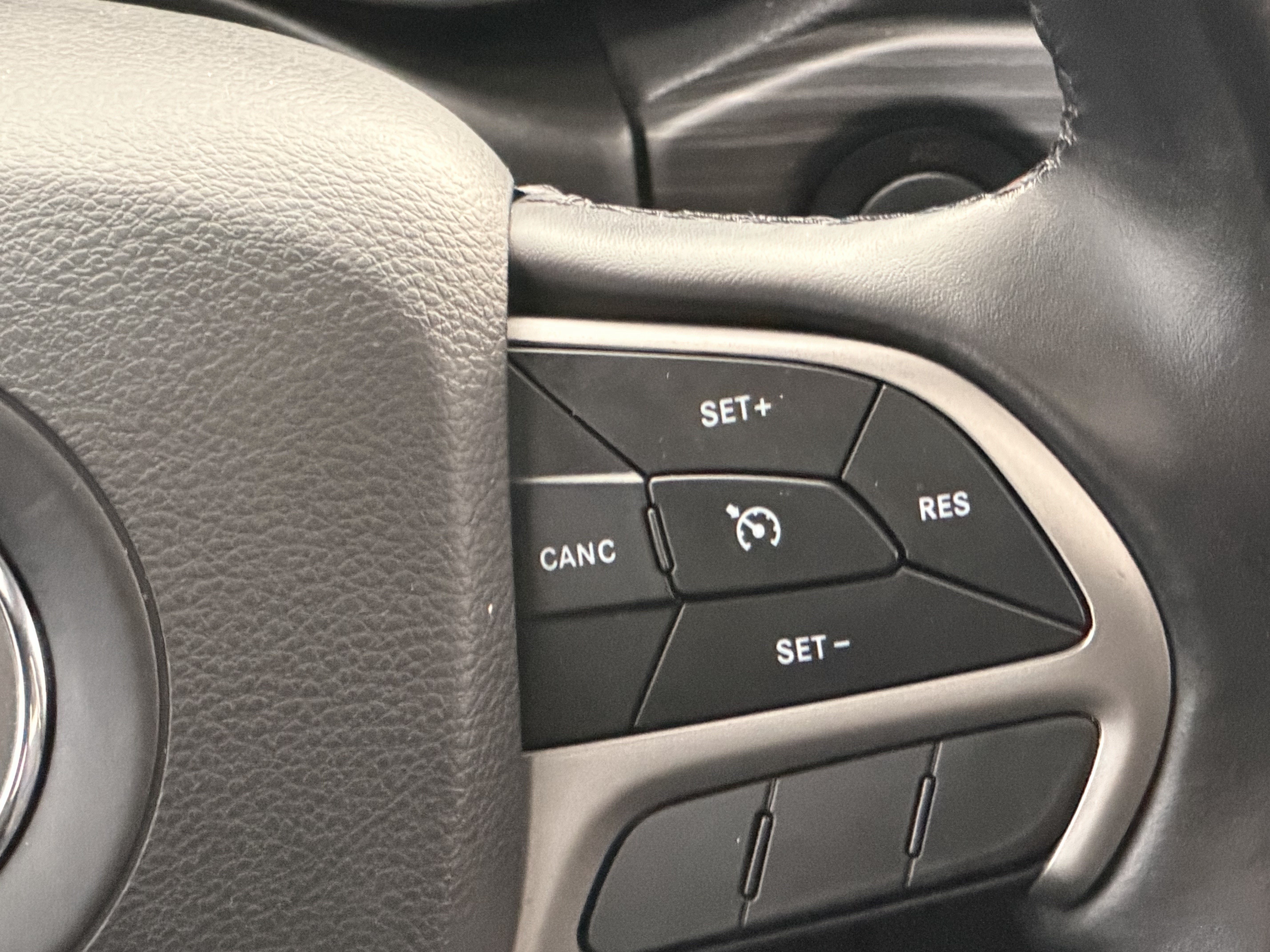 Used 2021 Jeep Grand Cherokee Limited AWD/4WD image 15