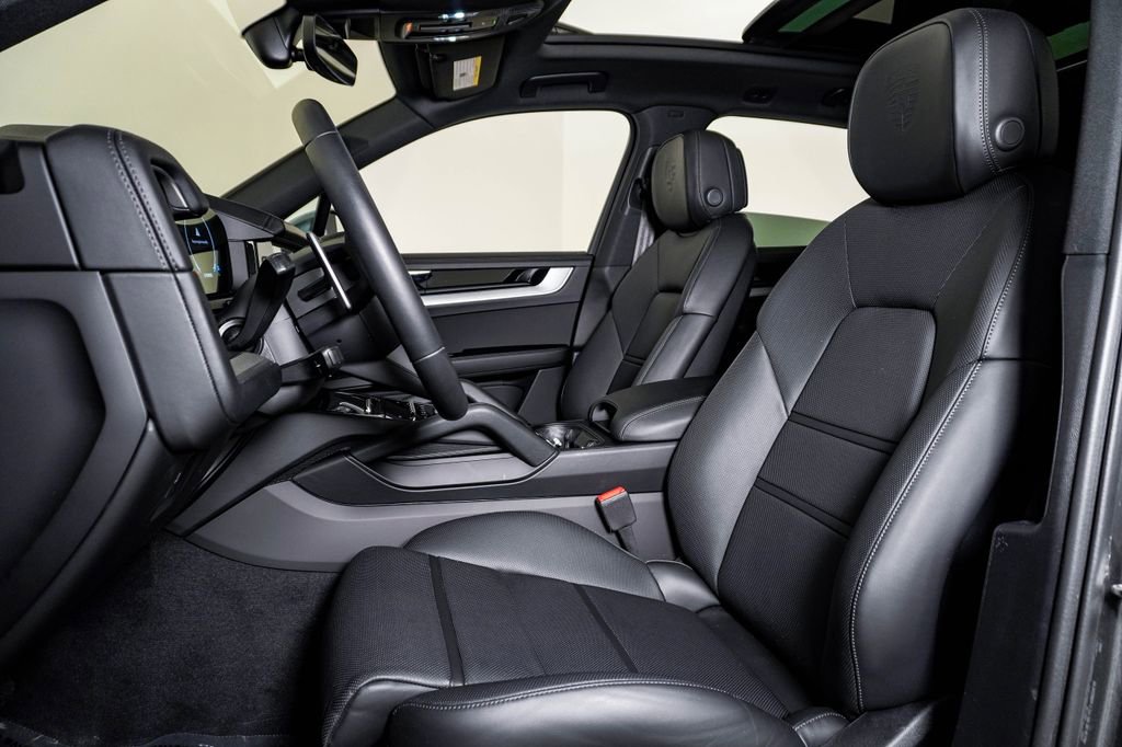 Certified 2025 Porsche Cayenne E-Hybrid AWD/4WD image 5