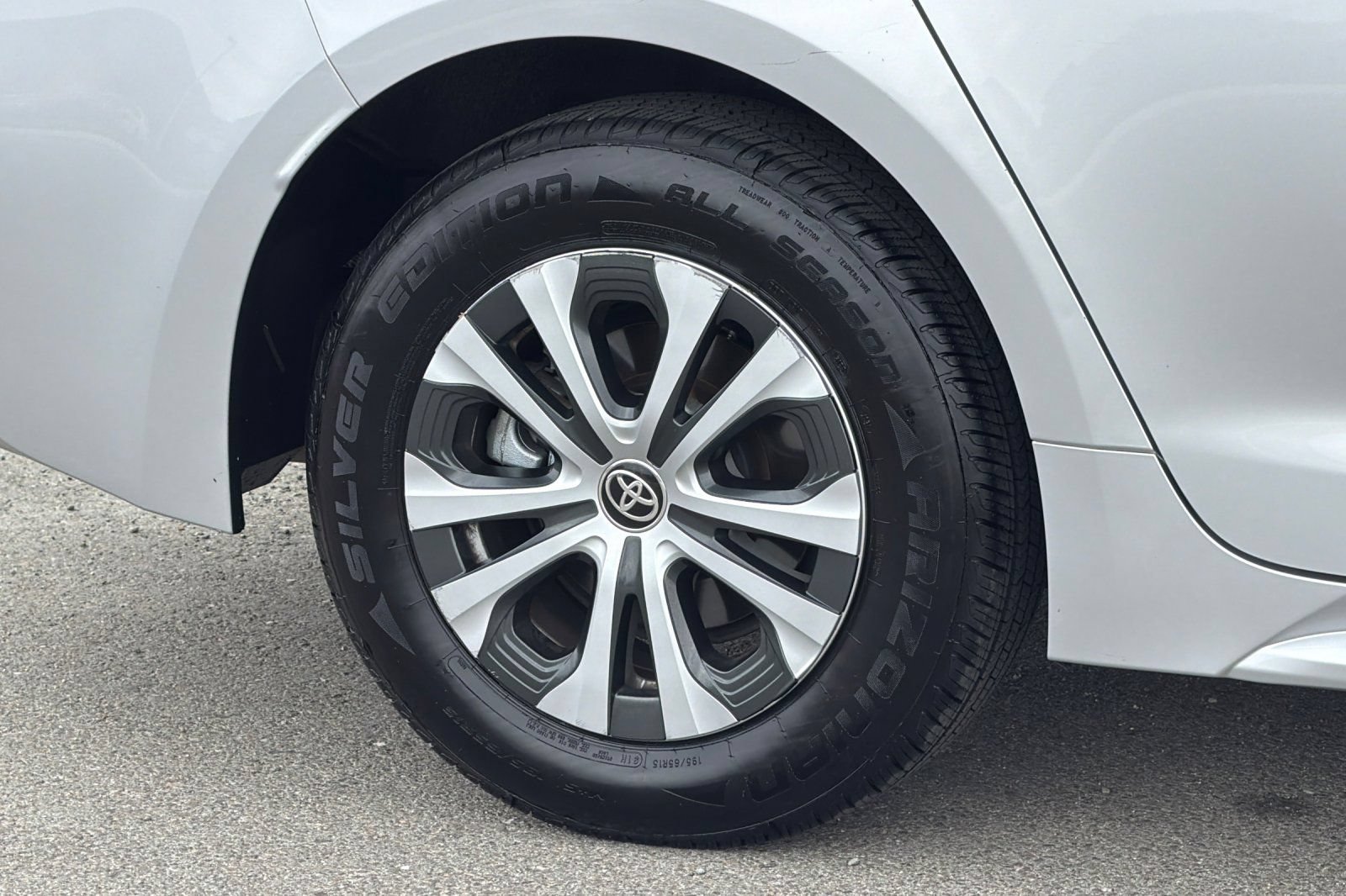 Used 2022 Toyota Corolla LE w/ Carpet Mat Package (TMS) FWD image 31