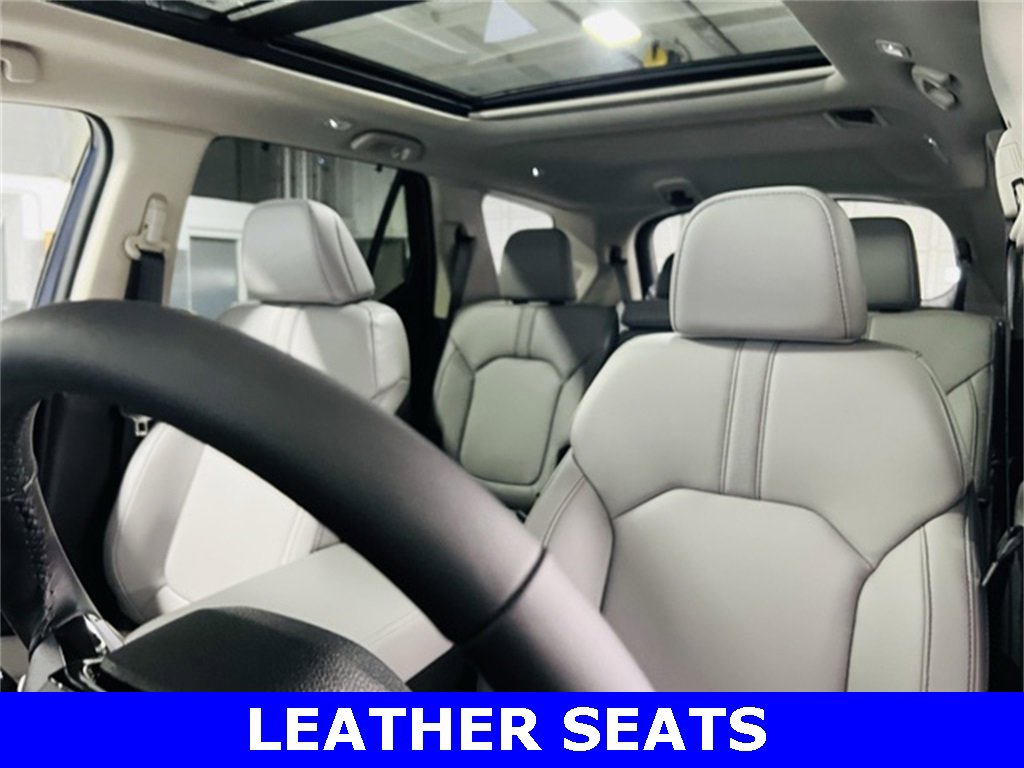 New 2025 Honda Pilot Touring image 3