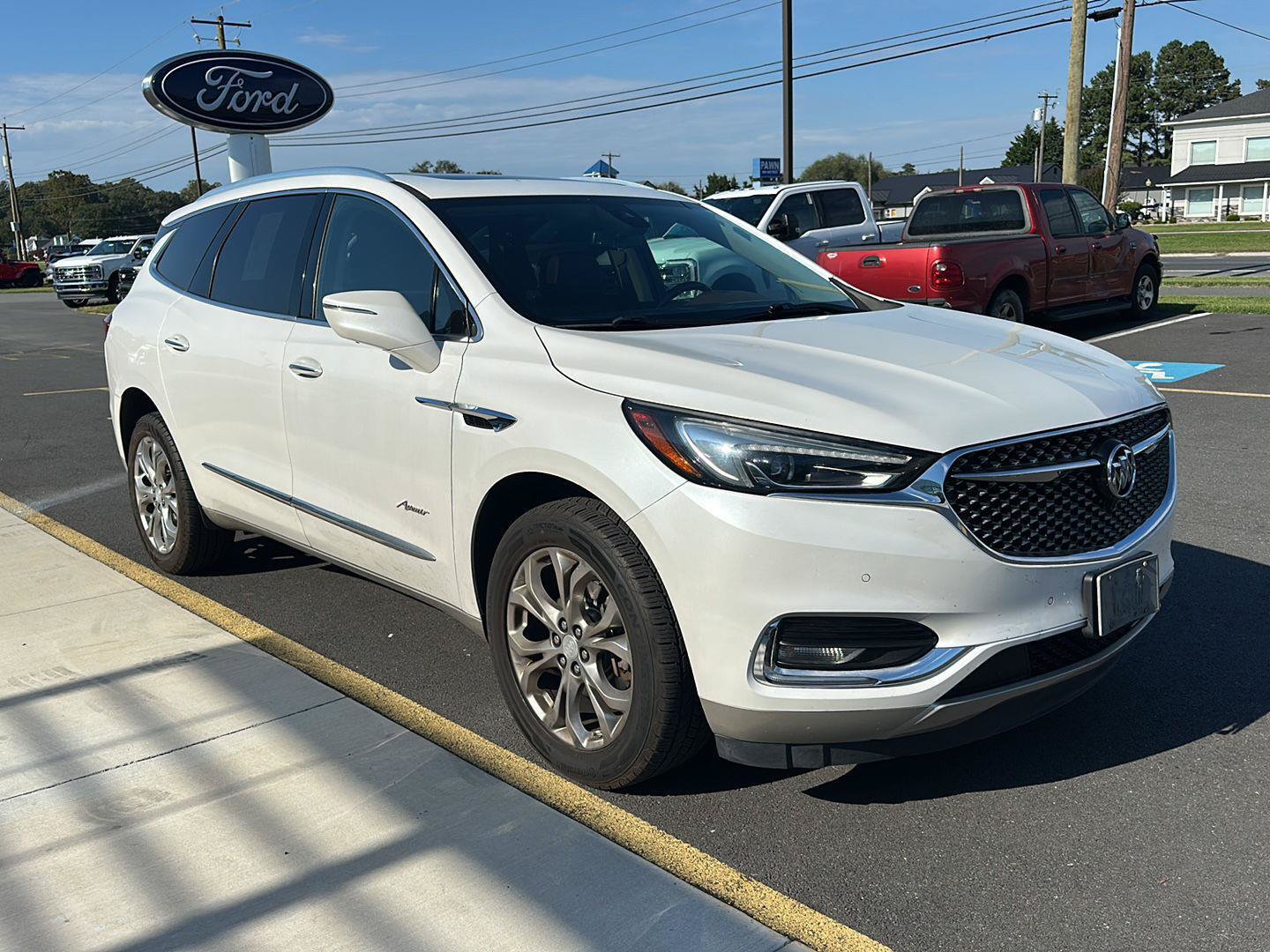 Used 2019 Buick Enclave Avenir w/ Avenir Technology Package AWD/4WD image 3
