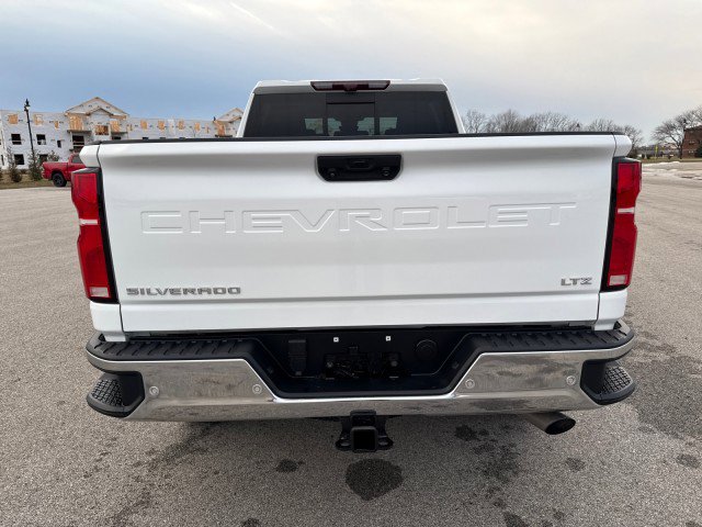 Used 2024 Chevrolet Silverado 3500 LTZ w/ LTZ Convenience Package RWD image 4