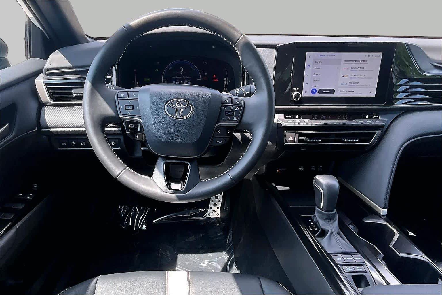 Used 2026 Toyota Camry Hybrid w/ Convenience Package FWD image 6