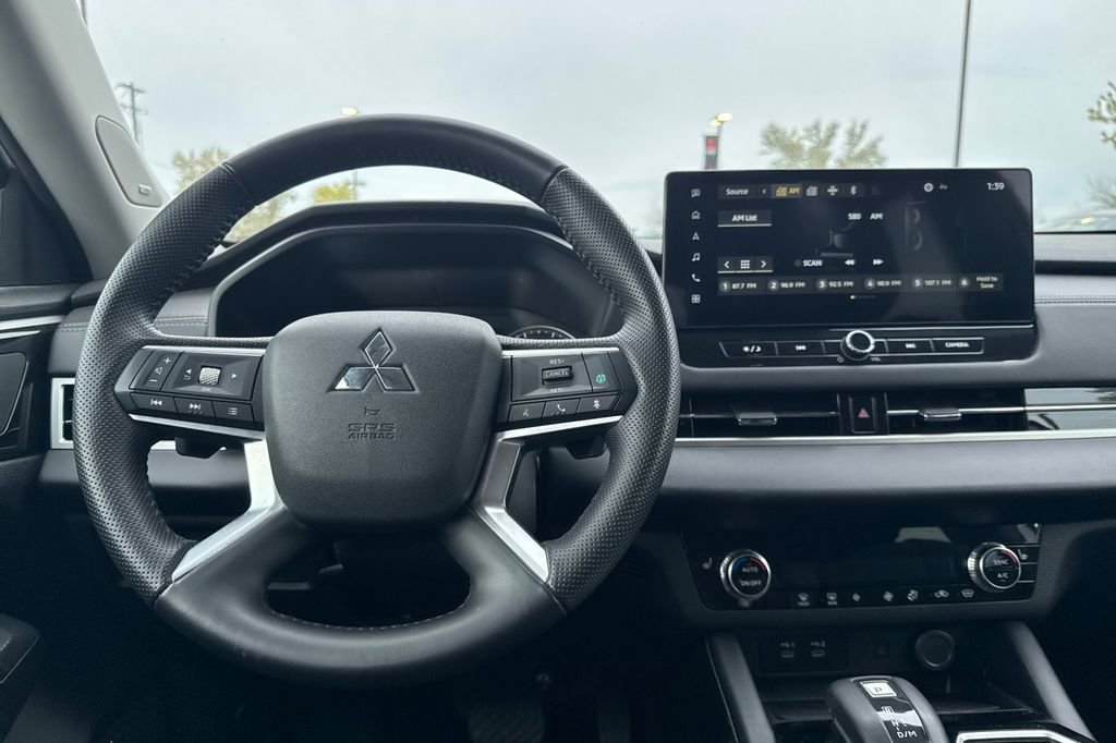 Used 2025 Mitsubishi Outlander SE AWD/4WD image 14