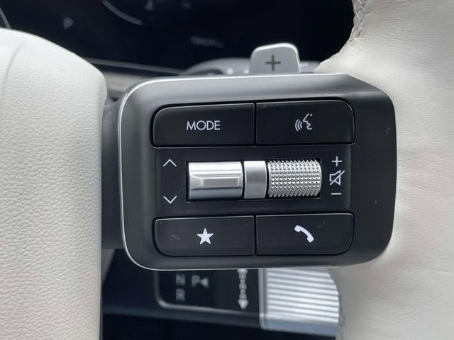Used 2025 Hyundai Santa Fe Limited image 22